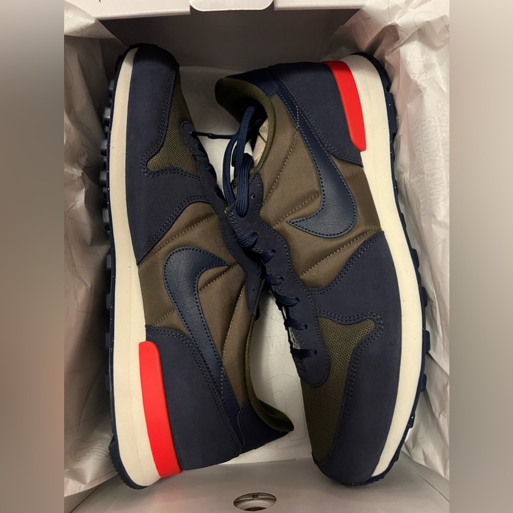 Nike MENS Internationalist size 12.5 NEW Never worn